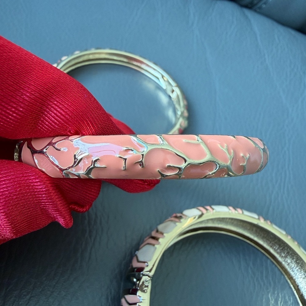 ✨Sequin Set of 3 Sea-Inspired Crystal Bracelets – Gold, beige& Coral 🪸 Tones✨ - Picture 5 of 16